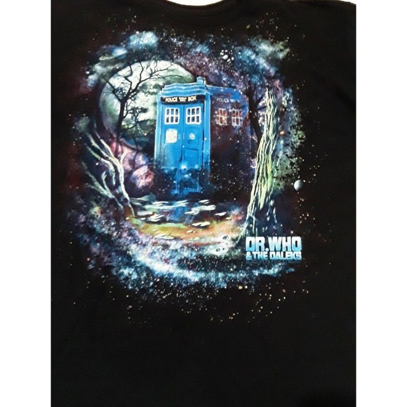 Graphic T Shirt DR DOCTOR WHO and the  DALEK ROBOT TARDIS MENS  Sz XL - Picture 2 of 3